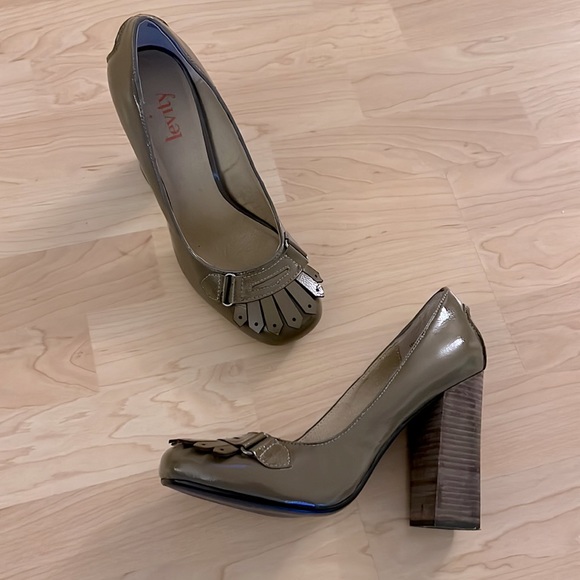 Levity Sz. 8.5 Taupe Heeled Loafer - Picture 4 of 8